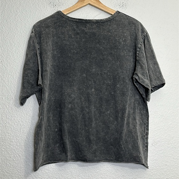 Caution to the Wind Women’s Size Large Tiger Grey Short Sleeve Crop Top NWOT - Picture 3 of 6